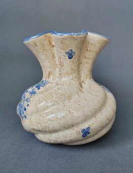 Italská keramická ručně malované váza z města Deruty - 7