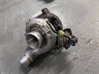 Opel Signum Vectra  3.0CDTi Turbo  a příslušenství motoru - 7