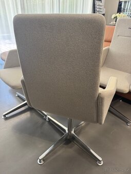 Čalouněné látkové křeslo - 7