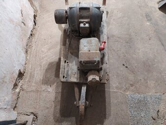 Elektromotor Sousedík na podvozku - 7