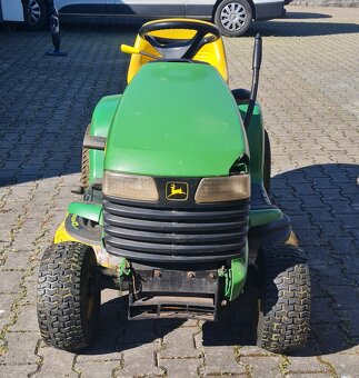 Zahradní traktor JOHN DEERE LT 166 - 7
