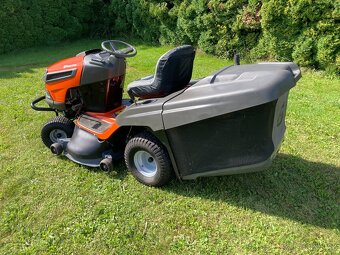 Zahradní traktor Husqvarna TC 142 - 7