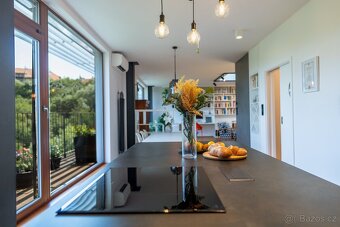 Nadstandardní mezonetový byt 3+kk se 2 terasami a panoramati - 7