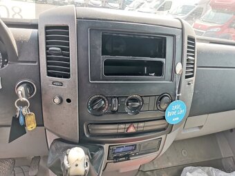 VW Crafter 2.5TDI/100kw skříň 4,9m - 7