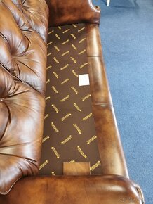 Chesterfield. Originál z Anglie. Top stav. - 7