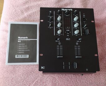 Nový zesilovač QSC GX5, RACK, DB DISPLAY MK II, NUMARK M2 - 7