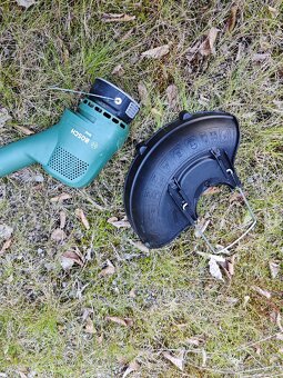 Elektrický vyžínač Bosch EasyGrassCut 23 (280 W, 23 cm)
- 7
