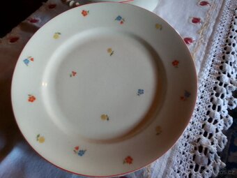 PĚKNÝ STARÝ PORCELÁNOVÝ JÍDELNÍ SERVIS - 7