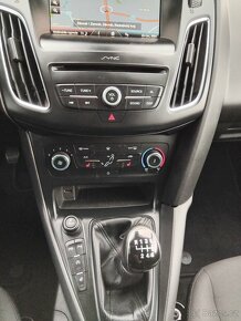 ford focus 2018/5 1.0 benzin 92 kw 1. majitel titanium - 7