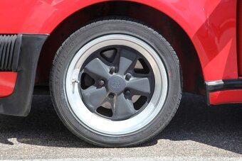 Porsche 911 Carrera 3.2 z roku 1986 - 7
