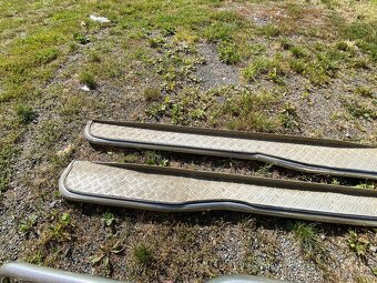 SSANGYONG MUSSO - PŘEDNÍ OCHRANNÝ RÁM A NÁŠLAPY COBRA - 7