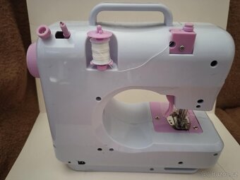 Prodám mini šicí stroj - 7