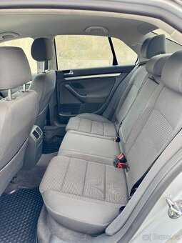 VOLKSWAGEN JETTA 2,0 FSI 110 KW KLIMA,PRAVIDELNÝ SERVIS, - 7