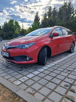 Prodám Toyota Auris Combi HYBRID 1.8 - 7