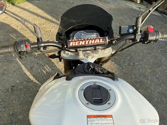 Suzuki GSR 750 (2012) – laděný výfuk, doplňky, TOP stav - 7