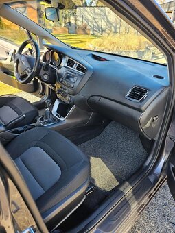 KIA Cee´d Combi SW JD 1,6 GDi Exclusive šedá metalíza 2012 - 7