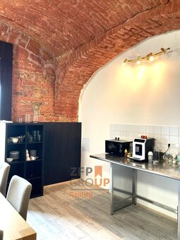 Pronájem kanceláře o rozloze 13,8 m2 , ulice K Radotínu , Pr - 7