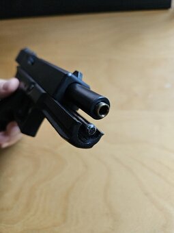 Glock 17 Tokyo Marui Blow-back, Green Gas - 7
