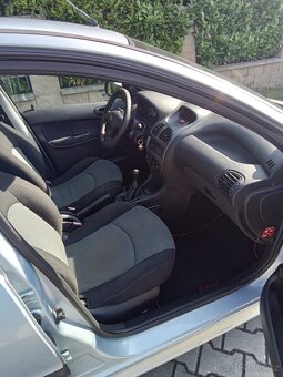Peugeot 206 1.4i, 55 kW, najeto 113000 km - 7