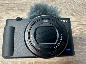 Vlogovací kamera Sony ZV-1 s originálním stativem - 7