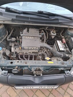 Toyota Yaris 1.0 benzín - 7