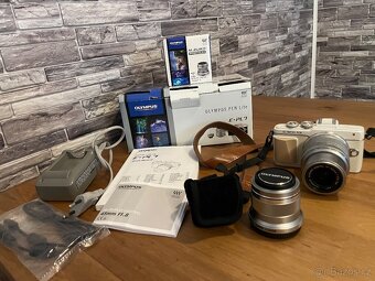 OLYMPUS PEN E- PL 7 - 7