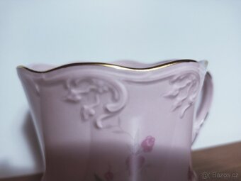 2x hrnek z růžového porcelánu s jemným květem - 7