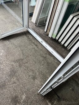 DVOUKŘÍDLÉ BALKÓNOVÉ DVEŘE TROJSKLA 160x230-PLZEŇ - 7