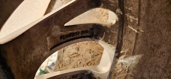 Prodám dvě originální kola BMW 8.5Jx18 5x120 ET40 - 7