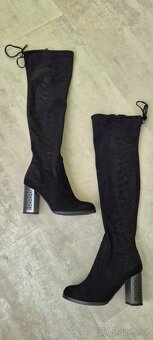 Elegantní semišové kozačky - 7