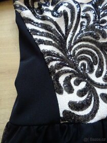 Černé plesové šaty s flitry - 7