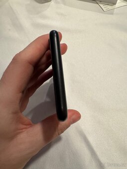 iPhone SE 2022 64GB Černý - 7