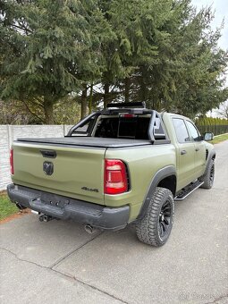 RAM 1500  5.7 hemi  TRX body Kit - 7