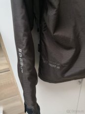 Zimní lyžařská snowboard bunda s kožíškem vel. S značka Mill - 7