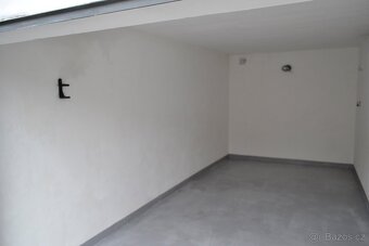 Pronájem řadové garáže 18 m2 el. z aku, Nádražní ul., MB - 7