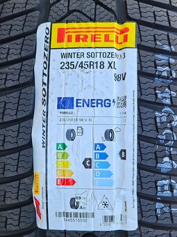 Pěkná nová zimní orig alu Škoda Superb 3, Pirelli 235/45/18 - 7