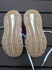 Dívčí boty/tenisky/sálovky Adidas jako nové vel. 28

 - 7