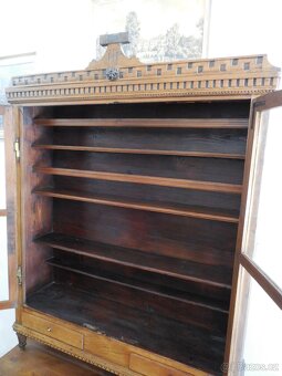 Klasicistní kredenc příborník - 7