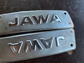 PRedám bočné lišty s nápisem JAWA na nádrž JAWA 350/634 - 7