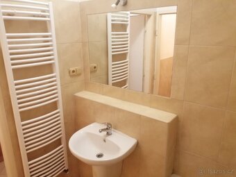 Pronájem 2+1, ulice Příční, centrum, 70 m2, balkon, komora - 7