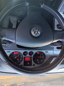Volkswagen Passat 3C B6 2,0tdi - 7