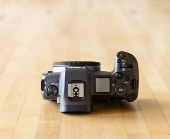 Canon EOS R - 7
