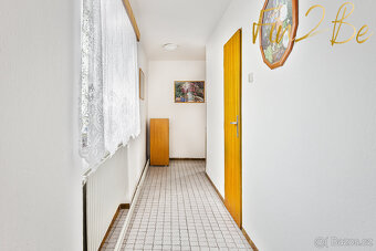 Prodej prostorného hezkého domu 5+1 s krbem, balkonem a zahr - 7