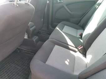 Škoda octavia I combi 1.6 75 kw - 7