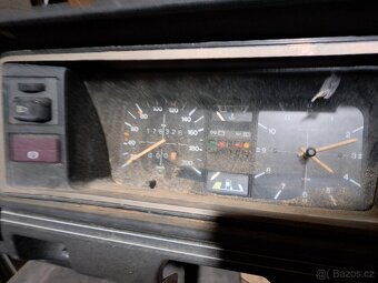 Golf mk1 (zadni levé dvere) i další díly interieru - 7