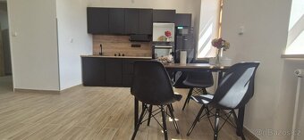 Pronájem nadstandardního bytu 2+KK se sdílenou terasou v Čes - 7