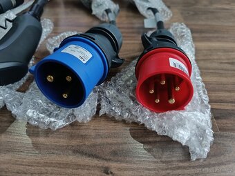 Švýcarská univerzální nabíječka elektromobilů Stellantis - 7