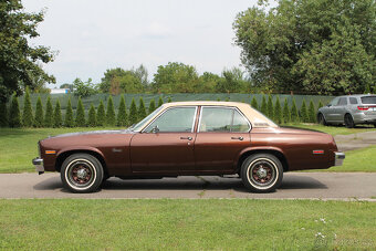 1977 Chevrolet Nova 305 V8, po renovaci - 7