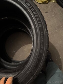 225/40R18 - 7