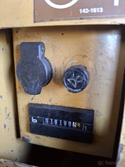 Kolový bagr Caterpillar M315 - 7